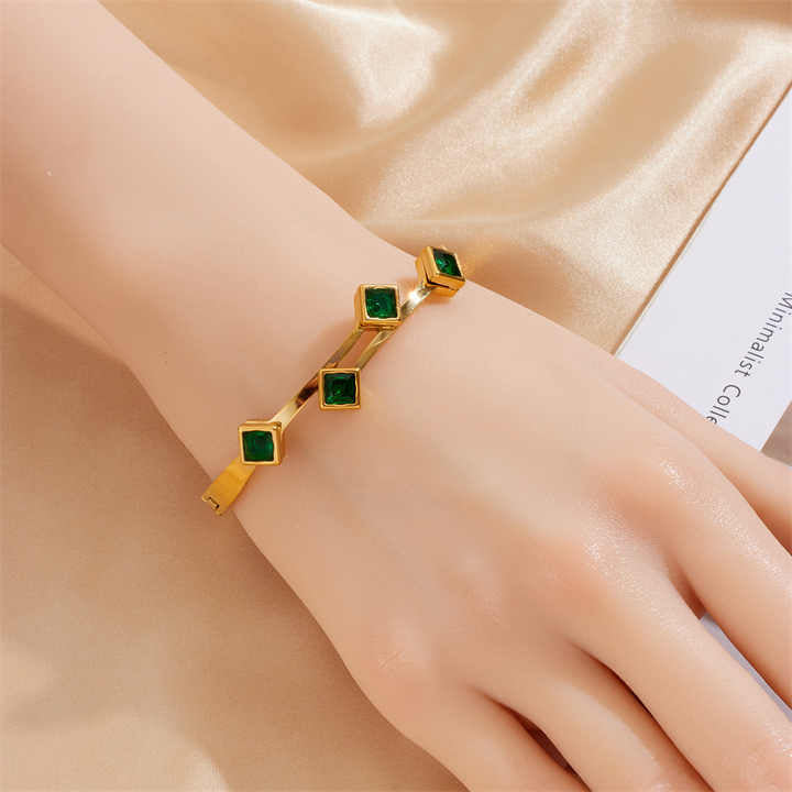 Emeralds Kiya Kada