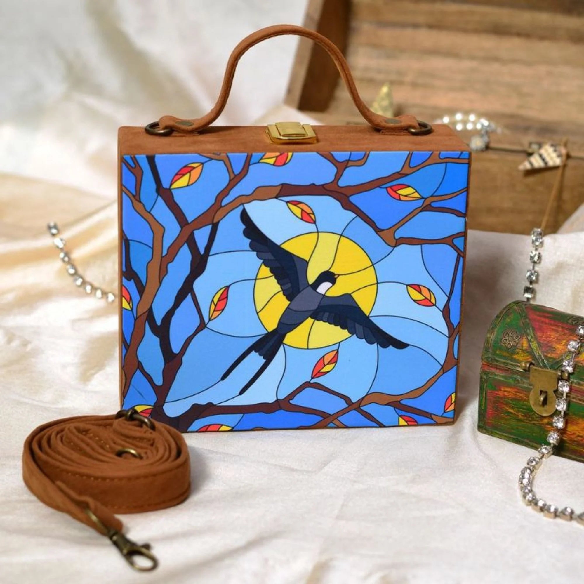 Sun Backdrop Bird Clutch