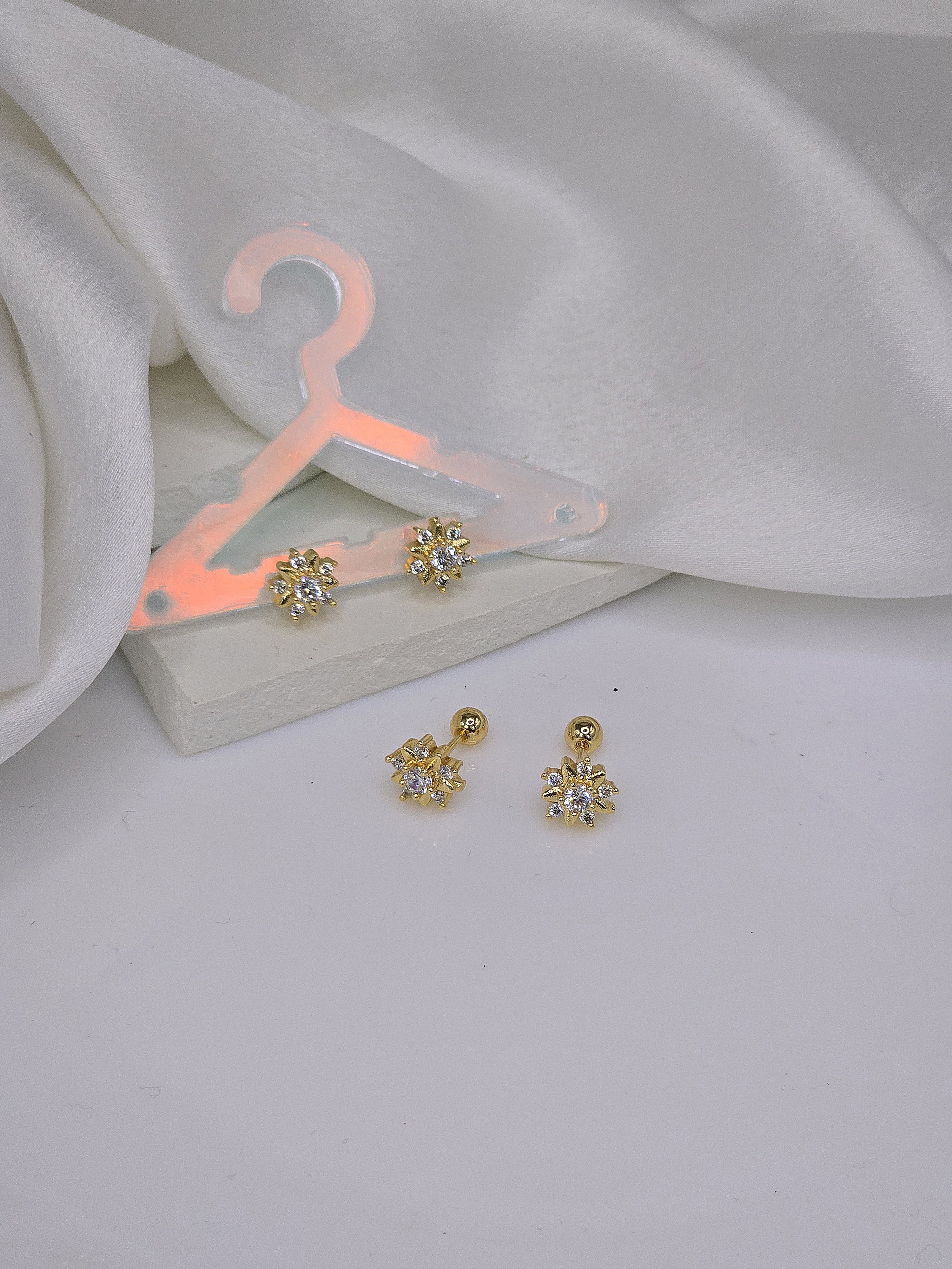 Aura Daisy Ball Back Piercing