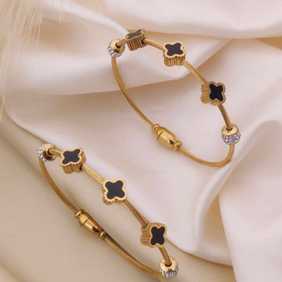 Clover charm Magnet kada