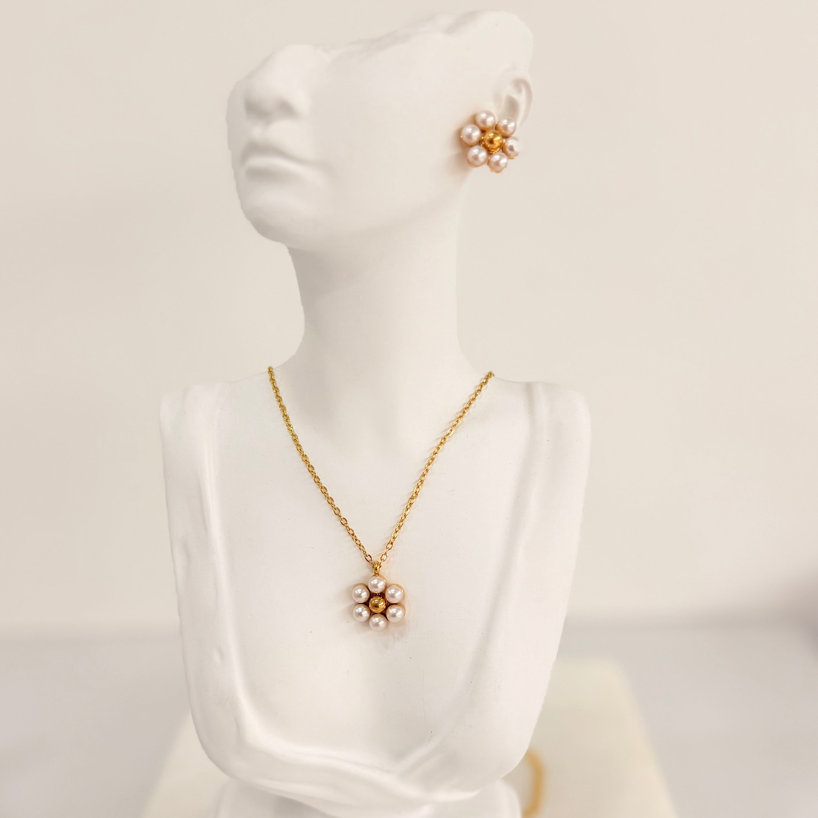 Daisy Pearl Necklace Set
