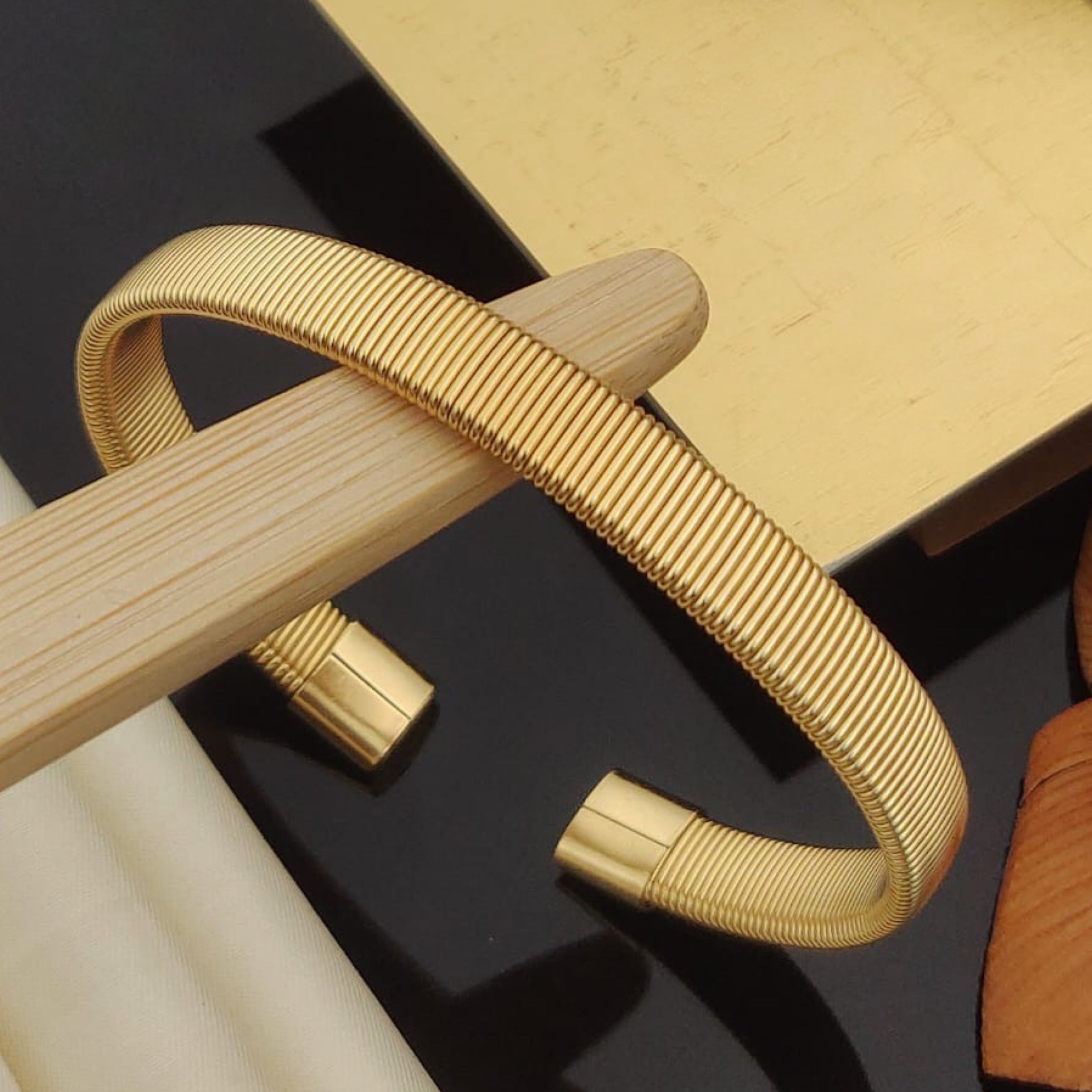 Chunky Single Line Viper Kada