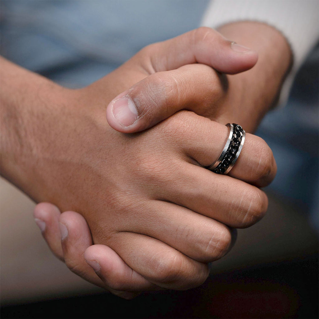 Edge Black Linked Spinning Silver Band Ring