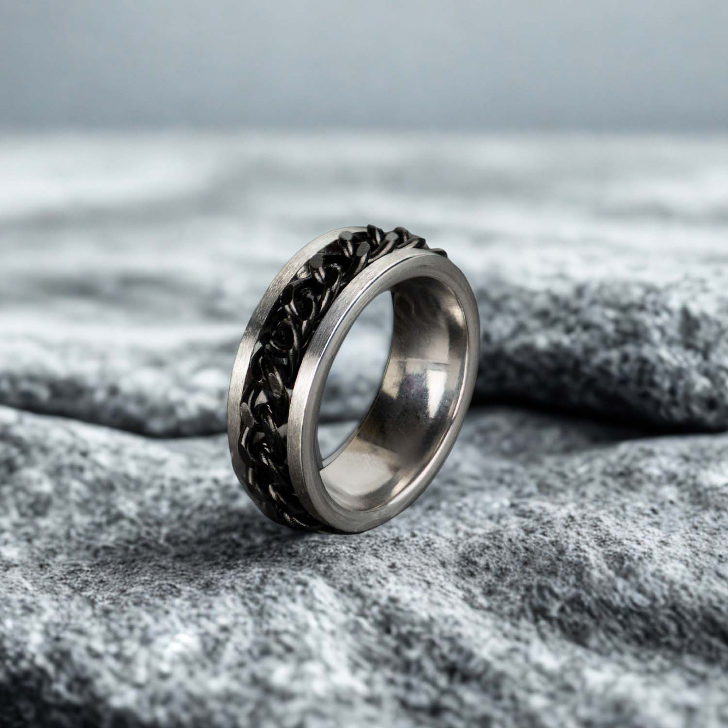 Edge Black Linked Spinning Silver Band Ring