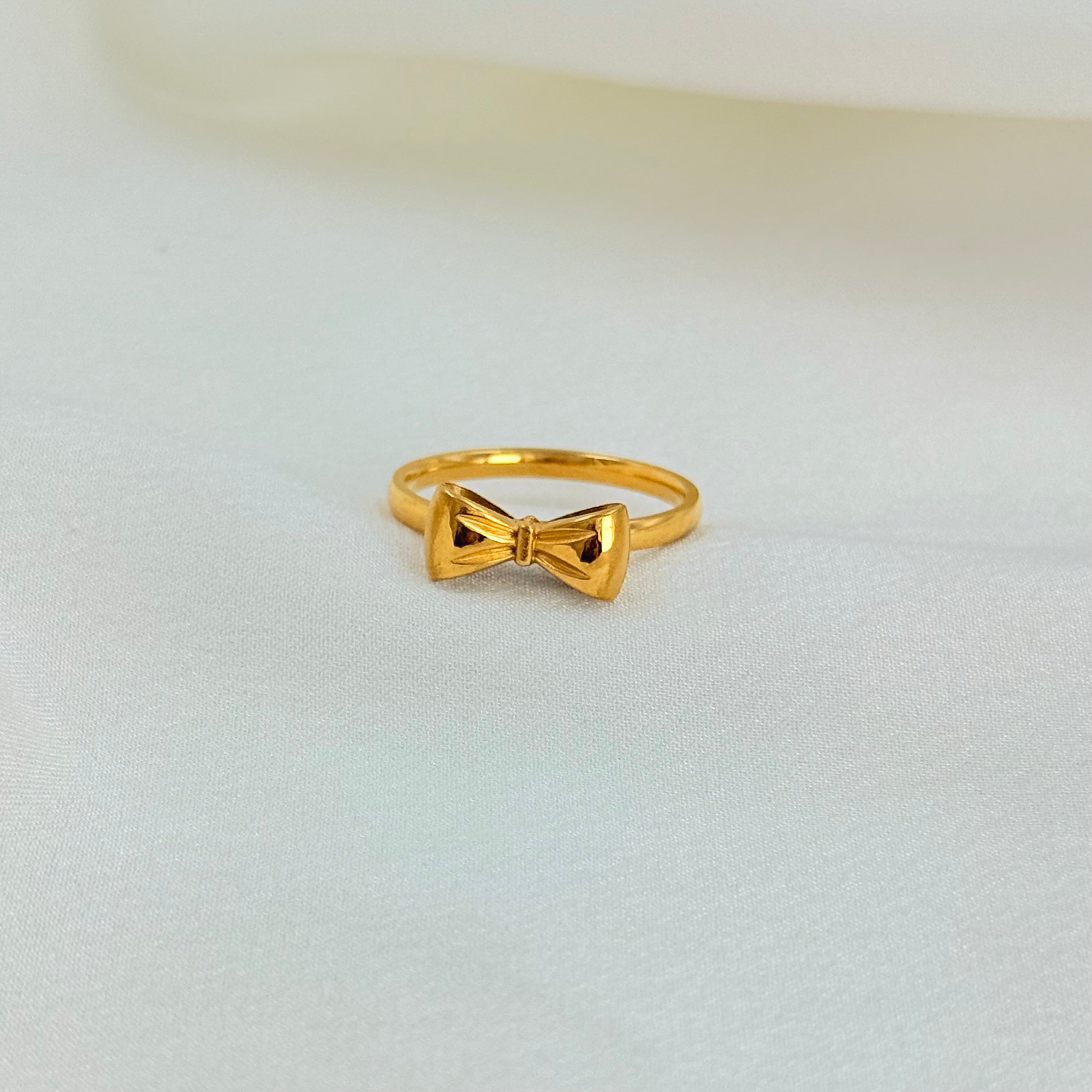 Bow belle ring