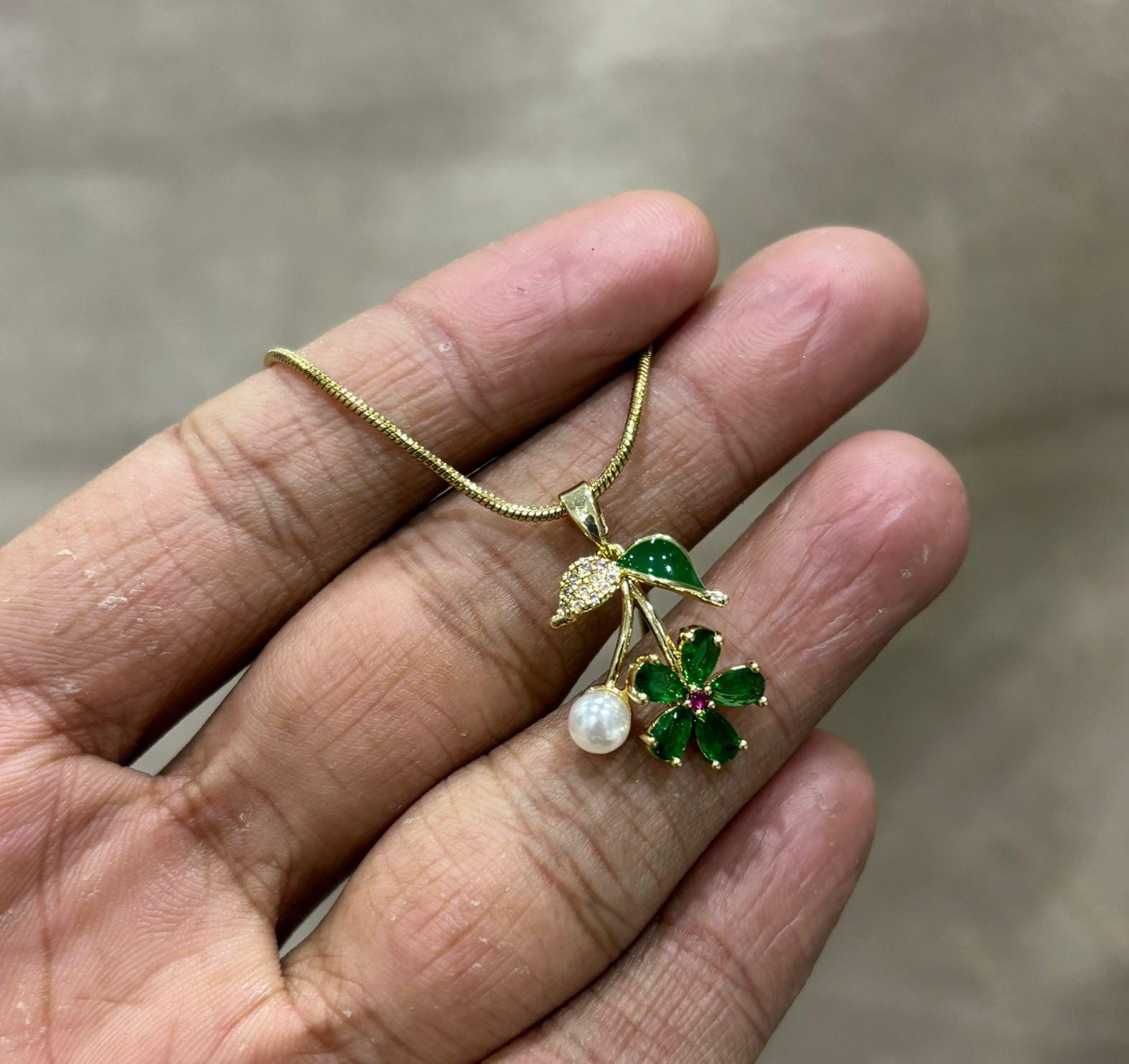 Perl With Leaf Necklace