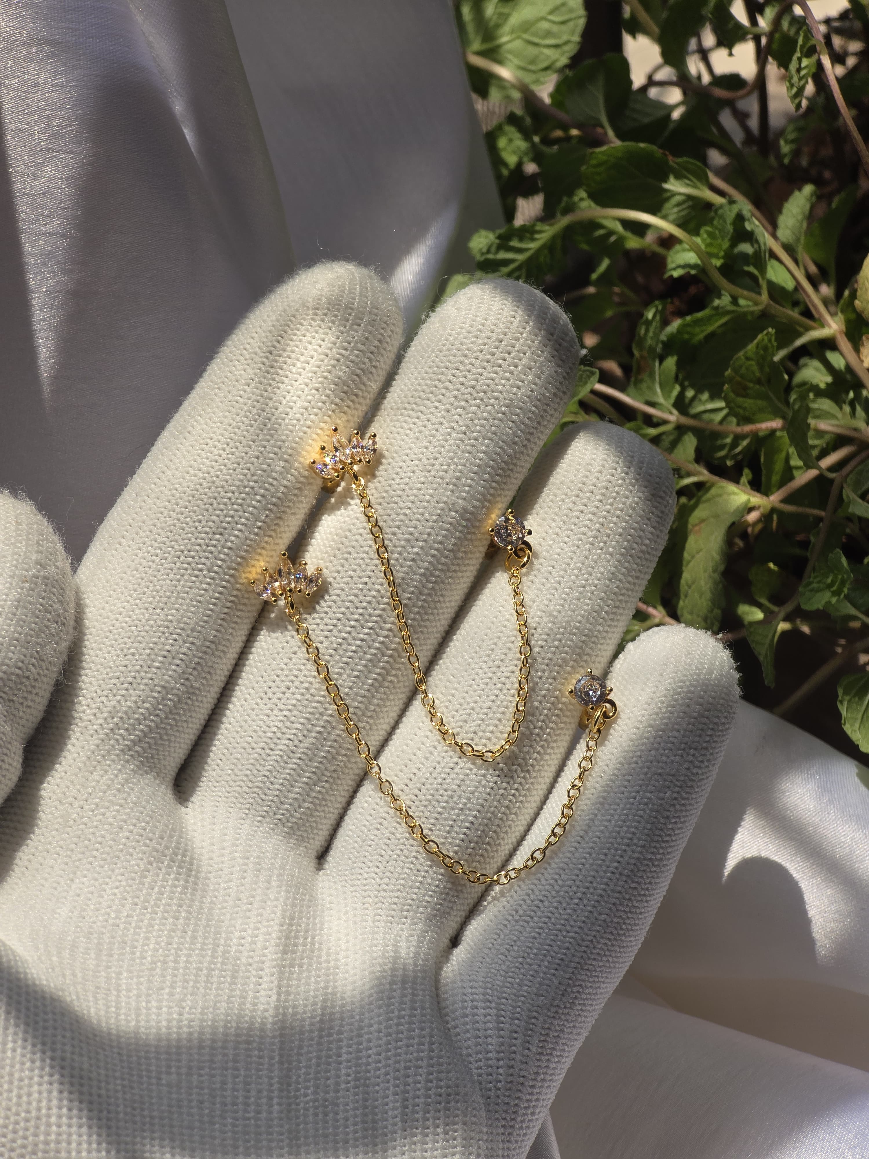 Crown Chain Ball Back Piercing