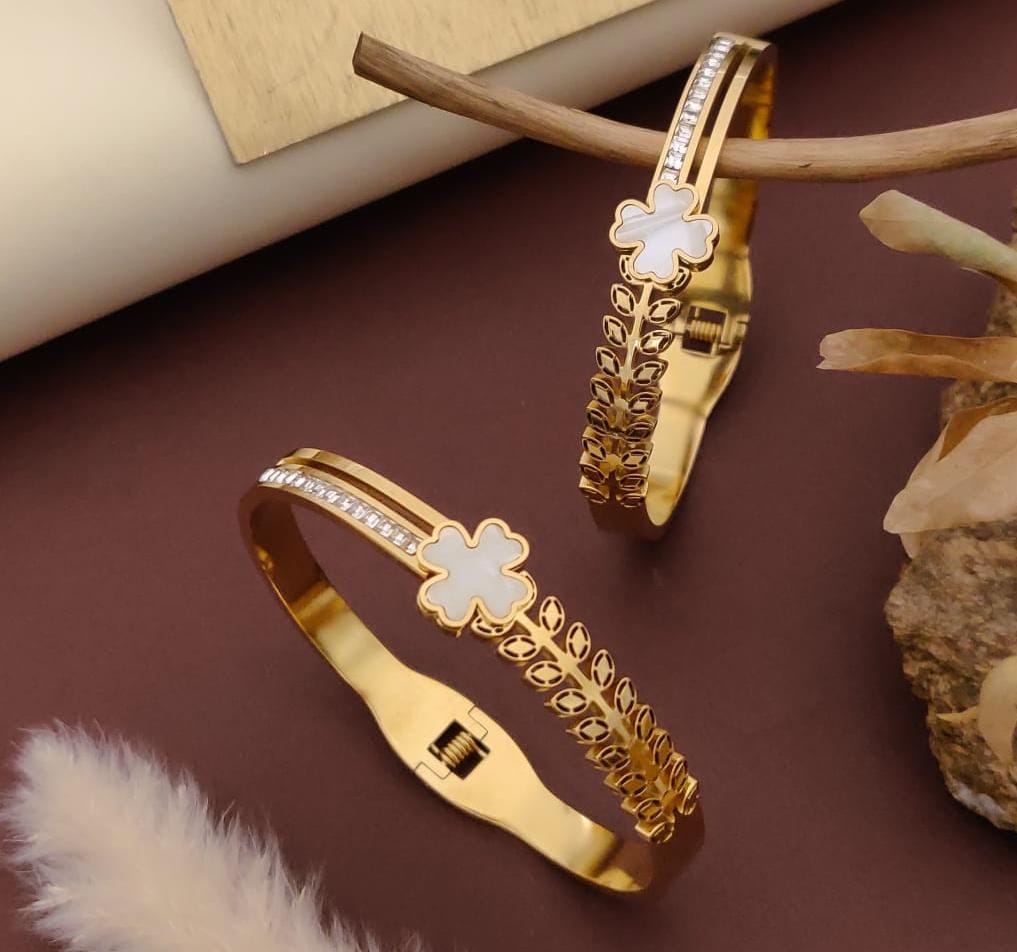 Side Leaf Kada