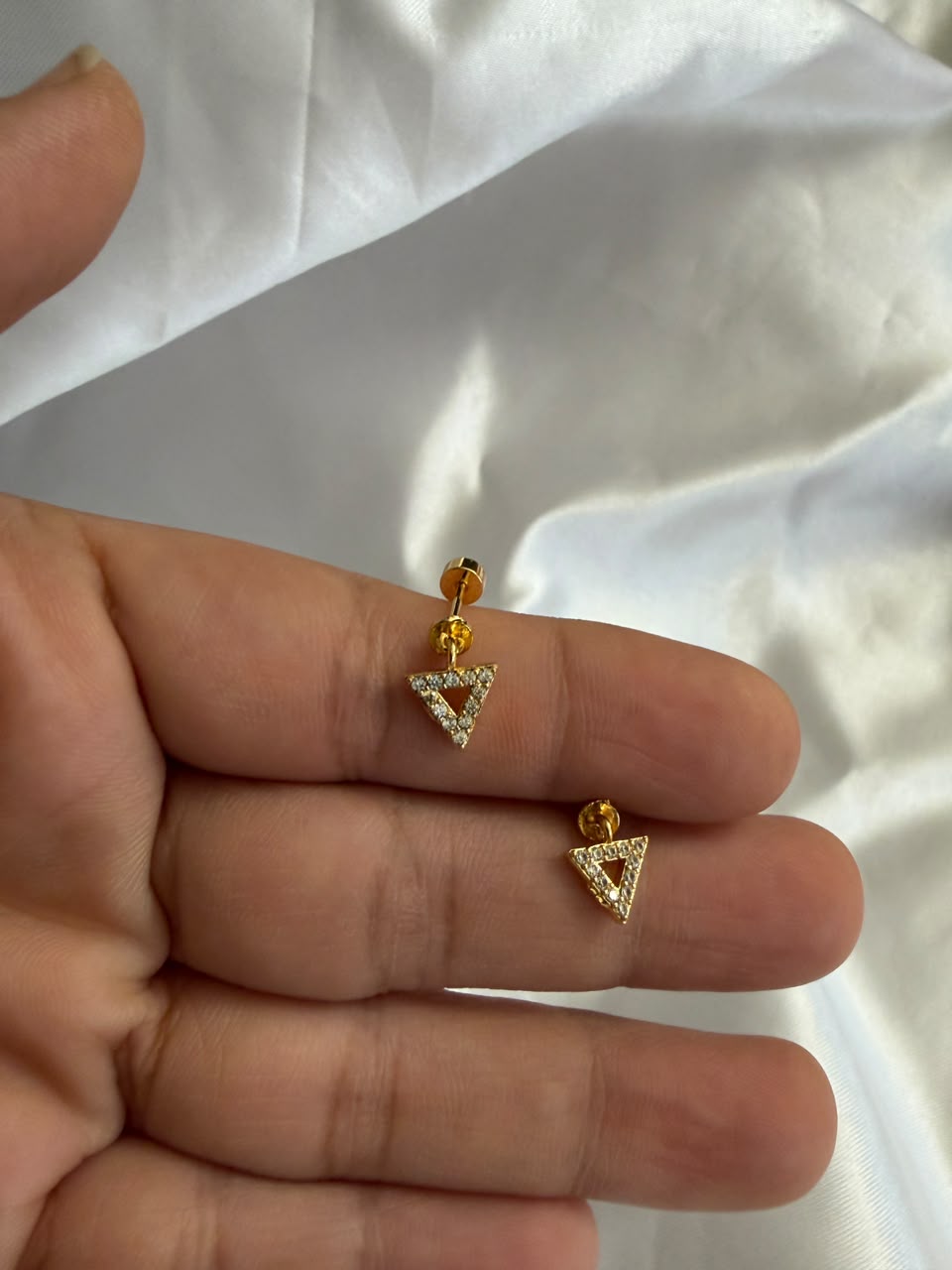 Triangle Hanging Flat Back Piercing